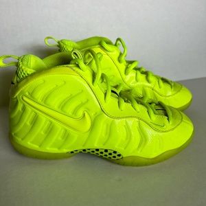 Kids Shoes Nike Air Foamposite pro volt 2021 size 2.5Y
